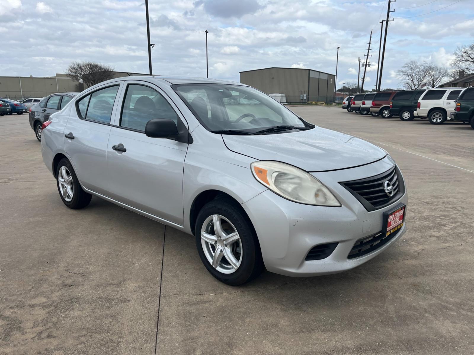 2014 SILVER /black Nissan Versa 1.6 S 5M (3N1CN7AP3EL) with an 1.6L L4 DOHC 16V engine, 5-Speed Manual transmission, located at 14700 Tomball Parkway 249, Houston, TX, 77086, (281) 444-2200, 29.928619, -95.504074 - Photo #0
